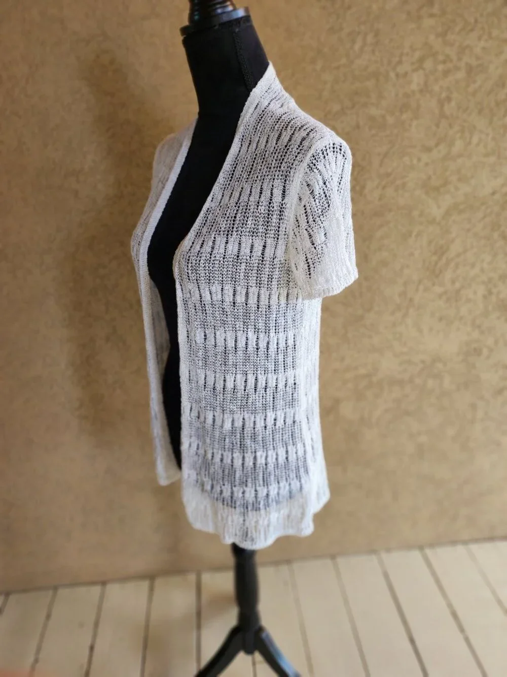 Boho Coastal White Open Knit Short Sleeve Minimalist Cardigan Summer Layering M - Picture 4 of 10